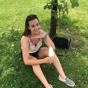 Meet your Posher, Lauren